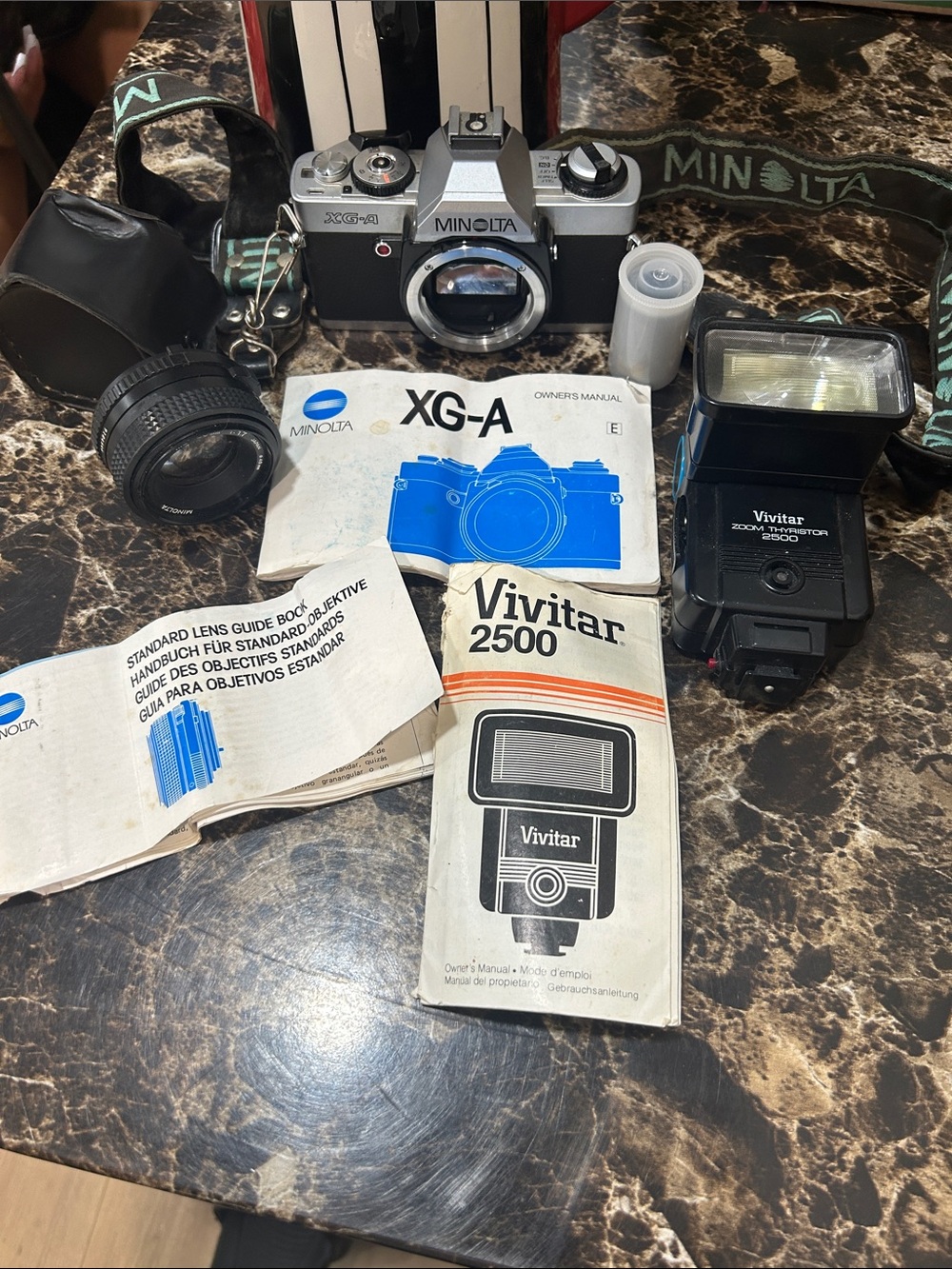 Minolta XG-A 35mm Film Camera Kit/Vivitar 2500 Flash